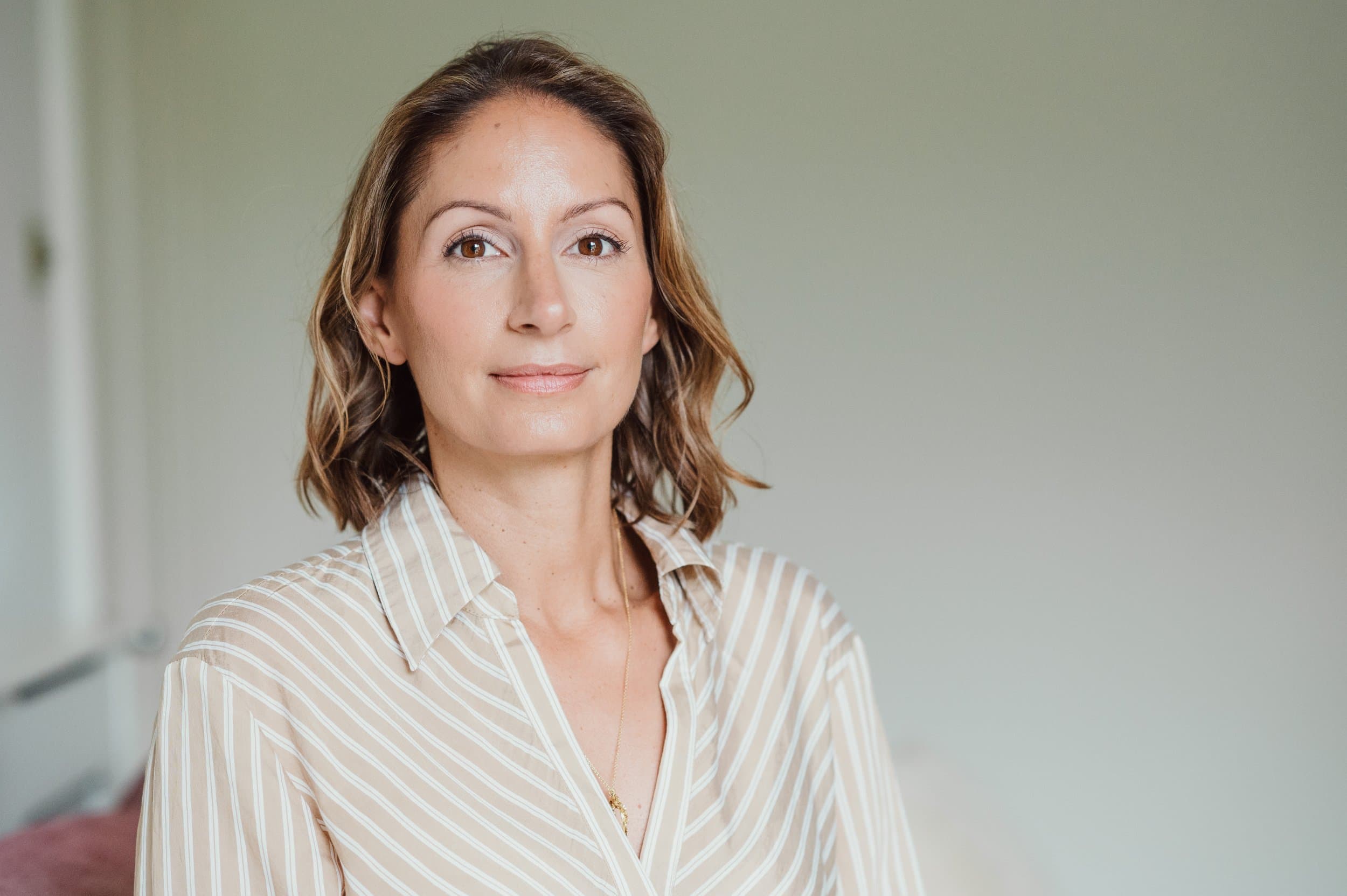 Professional headshot photography by Razia Jukes — lorna 208